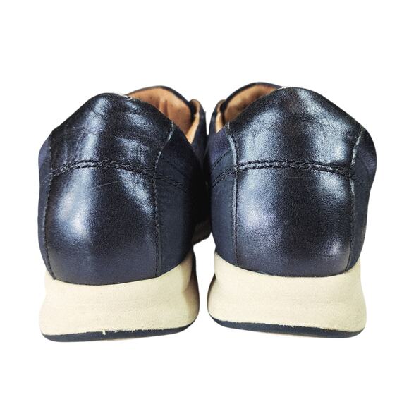Clarks Sneaker sz 8.5M Women Un Adorn Lo Suede Navy Blue Hook Loop Strap Comfort - Picture 5 of 11